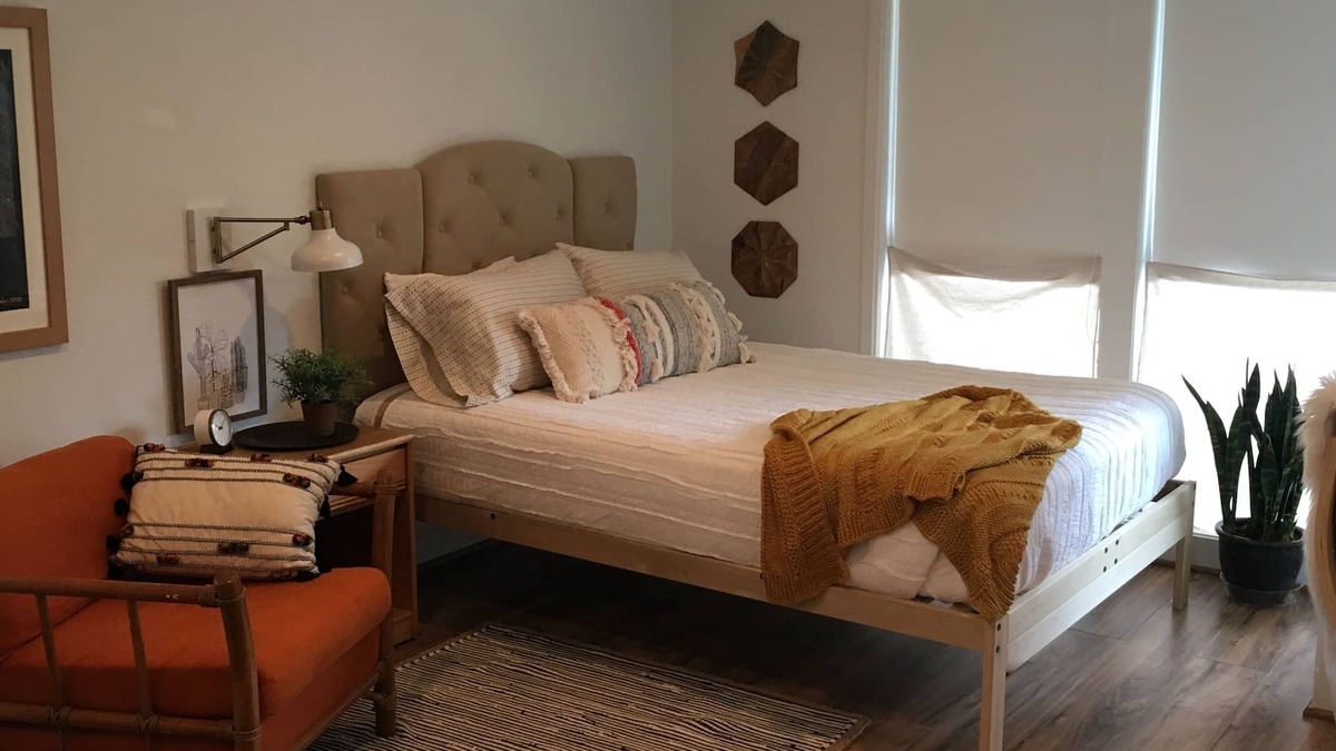 Daphne Apartment | Newly Renovated Dreamy Boho With Bay View
