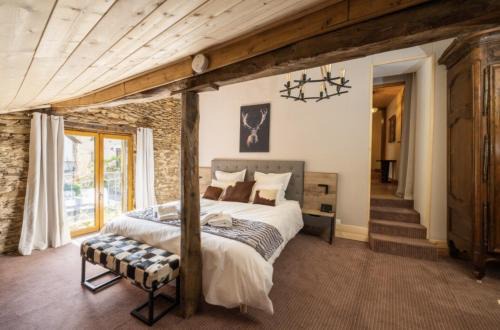 Leynhac House | Newly renovated fort with panoramic landscape view jacuzzi & billiard