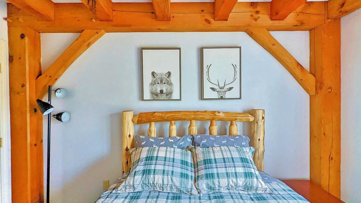 Sunday River Area Apartment | Newly Renovated/Furnished Condo, just 3 min to Sunday River!