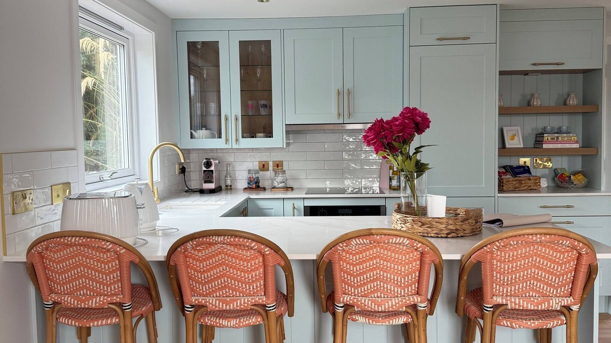 Whiteness Ski Chalet | Newly Renovated Chic Beachfront Chalet with Sea Views in Shetland