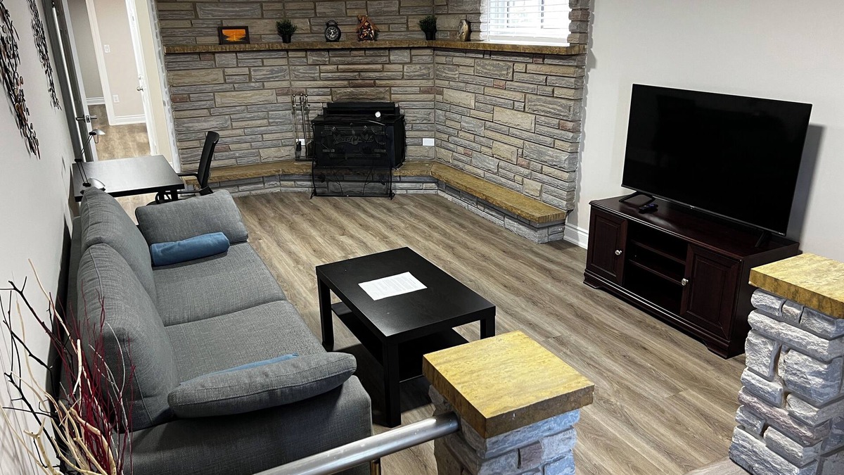 Mississauga Valleys Apartment | Newly Renovated Ground Floor One Bedroom Apartment