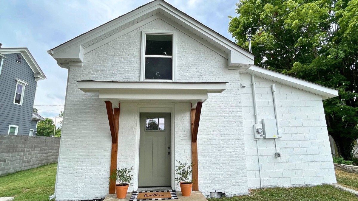 Pulaski House | Newly renovated, historic Carriage House in downtown Pulaski