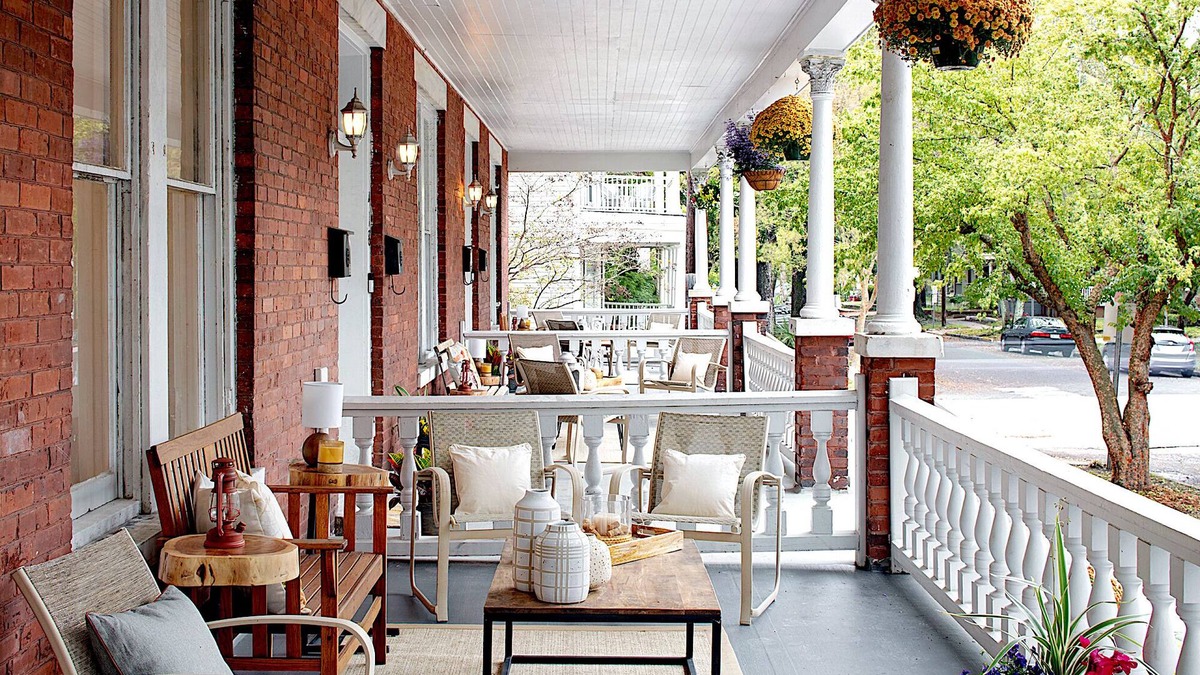 Dixon Park Apartment | Newly Renovated Historic District Apt
