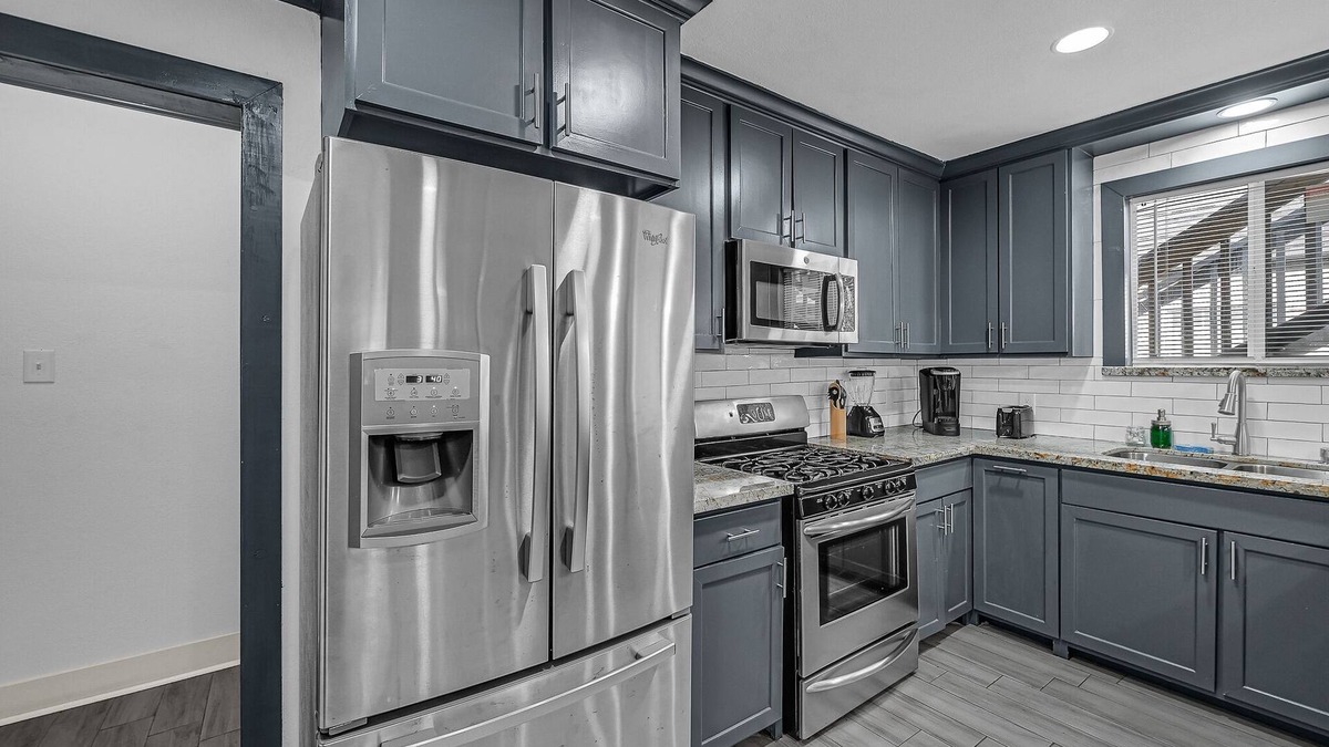 Greater East End House | Newly Renovated Home EADO/Pets