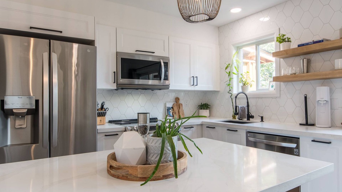Old East York House | Newly renovated home steps to transit, 10mins to beach & 25mins to downtown