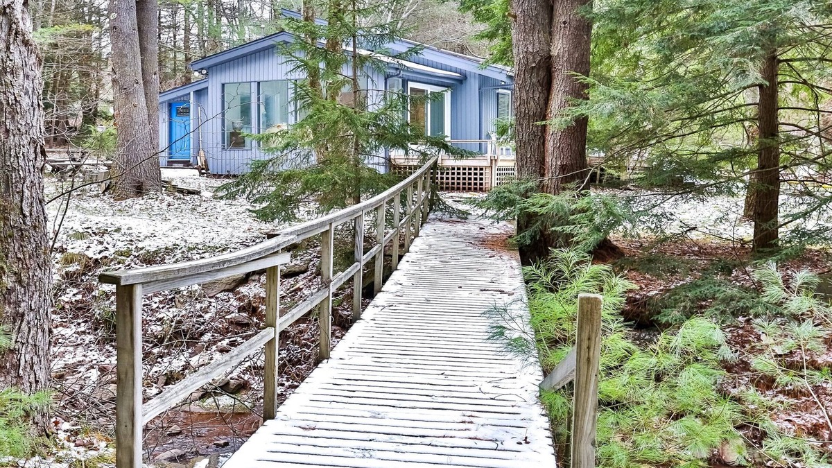 Maplecrest House | Newly Renovated House ~ Secluded 5 Acre Retreat ~ Peaceful and Quiet