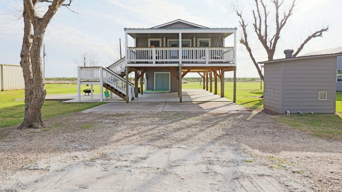 Brazoria House | Newly renovated house 10 mins. from the Intracoastal on the San Bernard River!