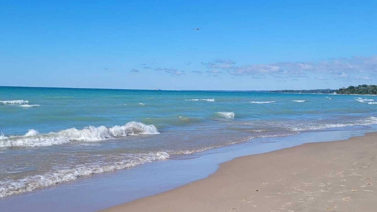 Kincardine House | Newly renovated Huron Lake cottage, close walk to downtown and the beach!