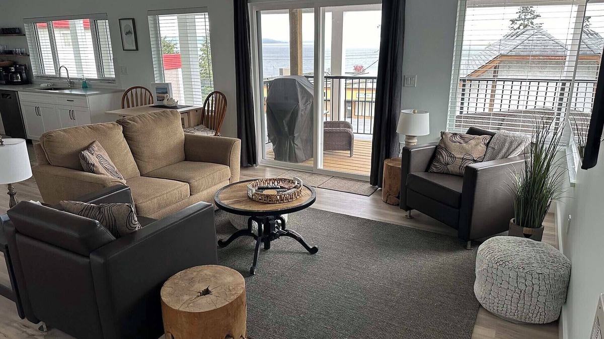 Powell River Apartment | Newly Renovated. Just steps from the ferry to Vancouver Island.