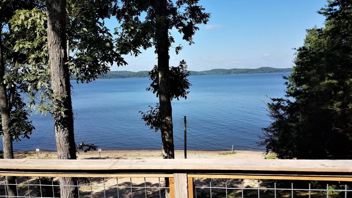 Dover Cottage | Newly Renovated Lakeside Cottage, Beautiful Lake Views With Adjacent Boat Ramp.