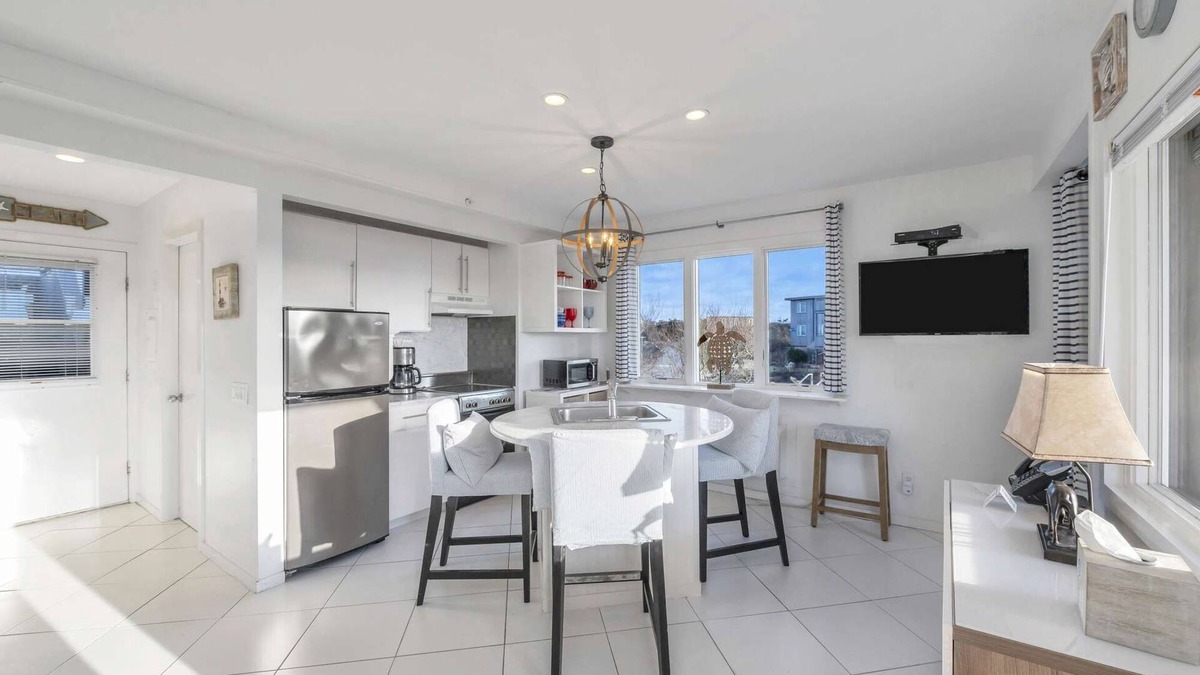 Napeague Apartment | Newly Renovated Luxe 1BR+Bunkbed & Private Deck