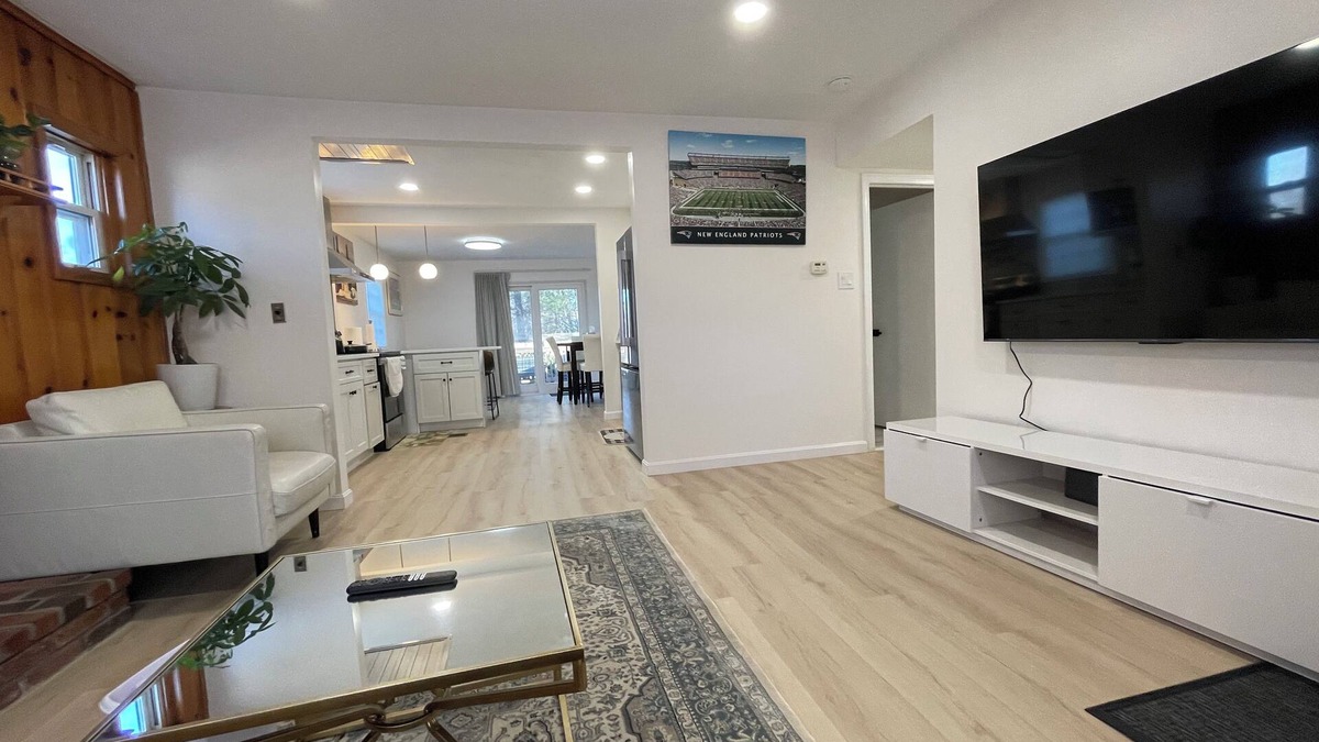 Framingham House | Newly Renovated Luxury 3-Bed 2-Bath House with Easy Airport Access