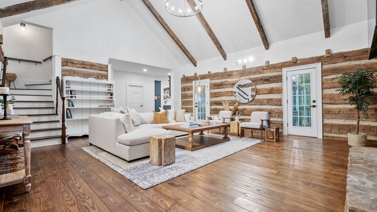 Jackson County Other | *Newly Renovated Luxury Designer Farmhouse on a 35-Acre Farm, Private and Gated!