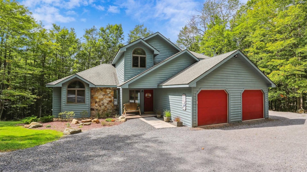 Old Timberline House | Newly renovated mountain home is sure to give you a Peaceful Easy Feeling!