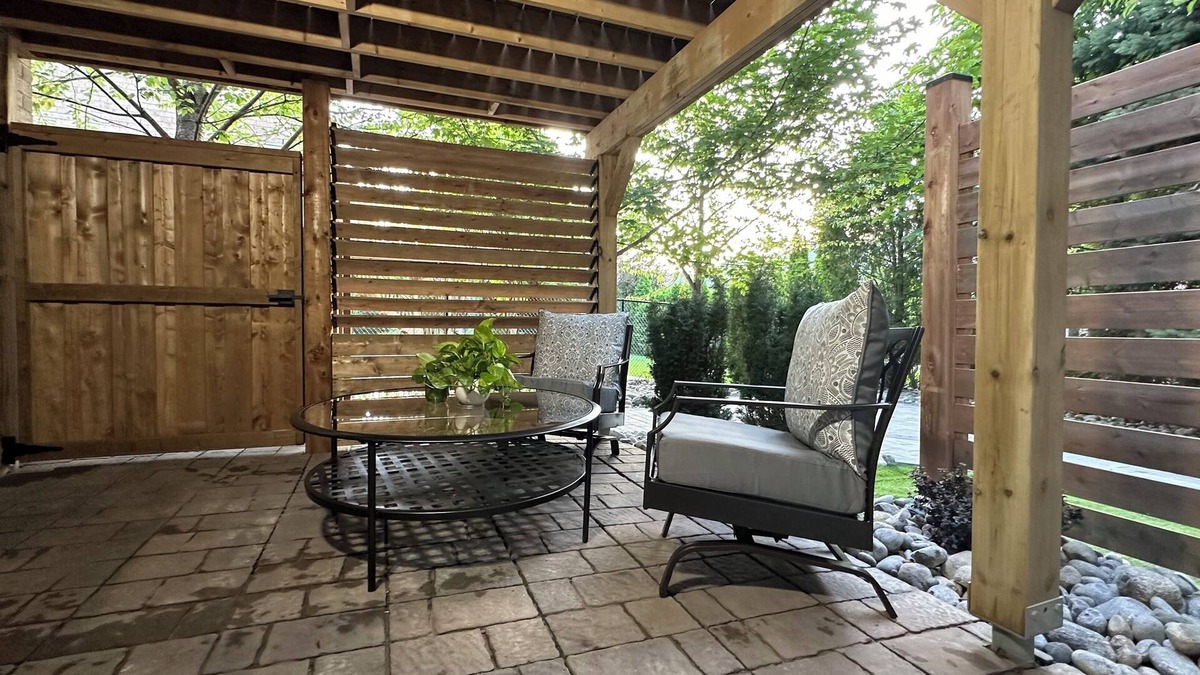 Aurora House | Newly Renovated! Modern & Cozy Aurora Secondary Unit