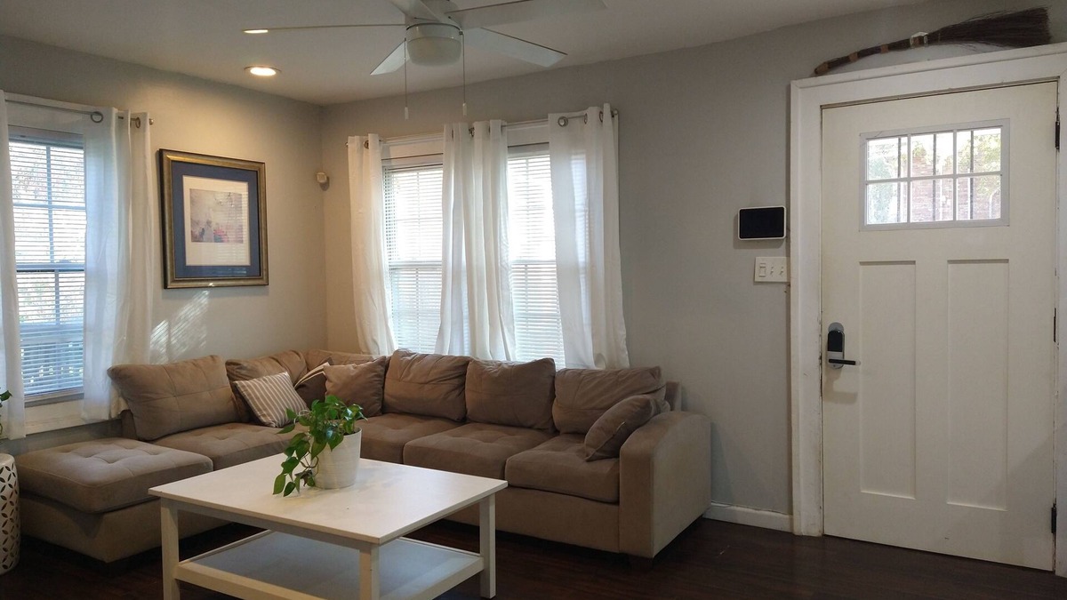 Jefferson Park House | Newly renovated multi-unit City Gingerbread House near Hartfield-Jackson Airport