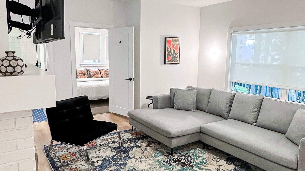 Burns Park Apartment | Newly Renovated Neighborhood Gem