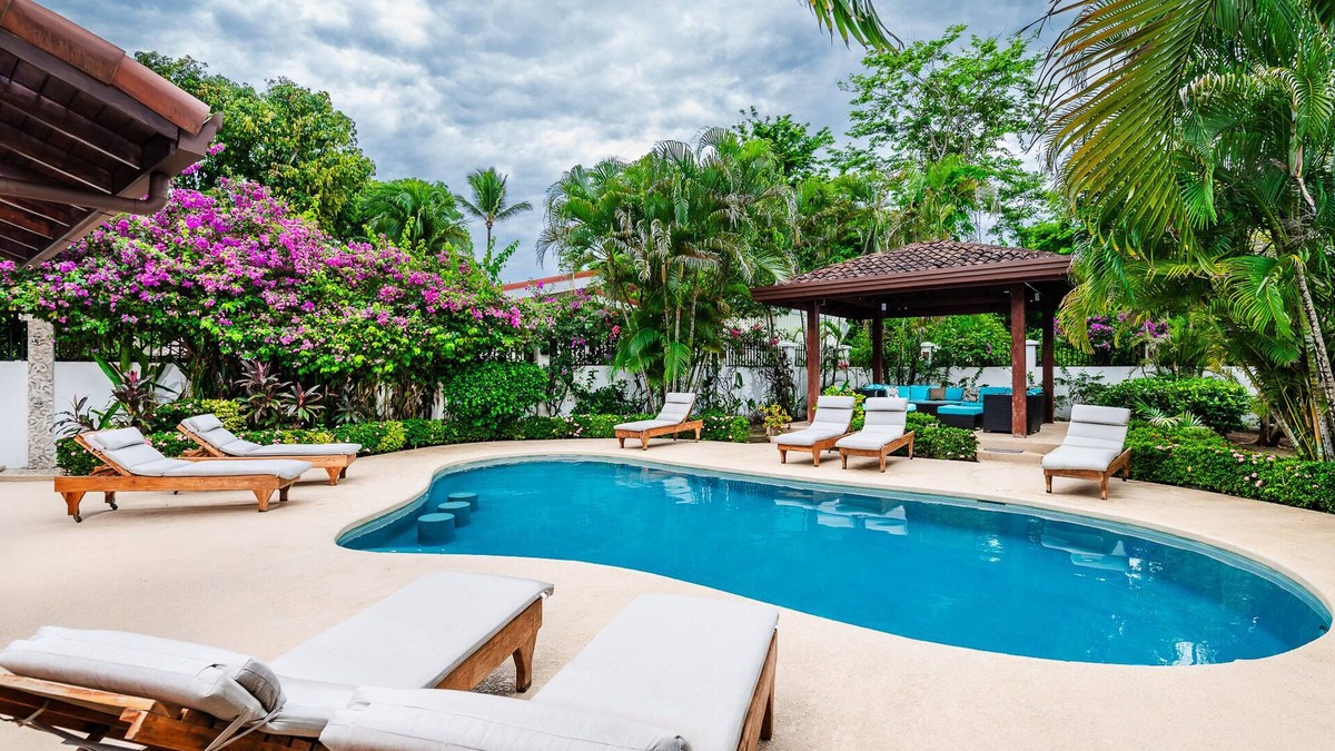 Palm Beach Estates House | NEWLY Renovated! Ocean, Beach Casa with 5 Bedrooms, 5 Baths & Private Pool!