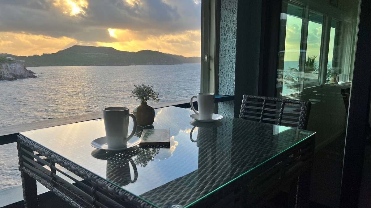 Estate Demarara Condo | Newly Renovated Oceanfront Condo!