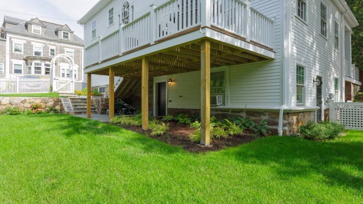 Egleston Square Apartment | Newly renovated pet friendly apt by parks and train!