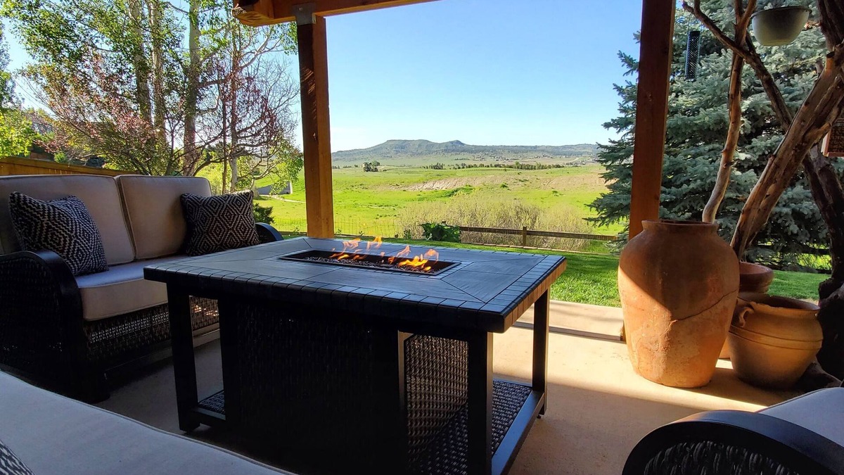 The Meadows House | Newly renovated private downstairs cottage