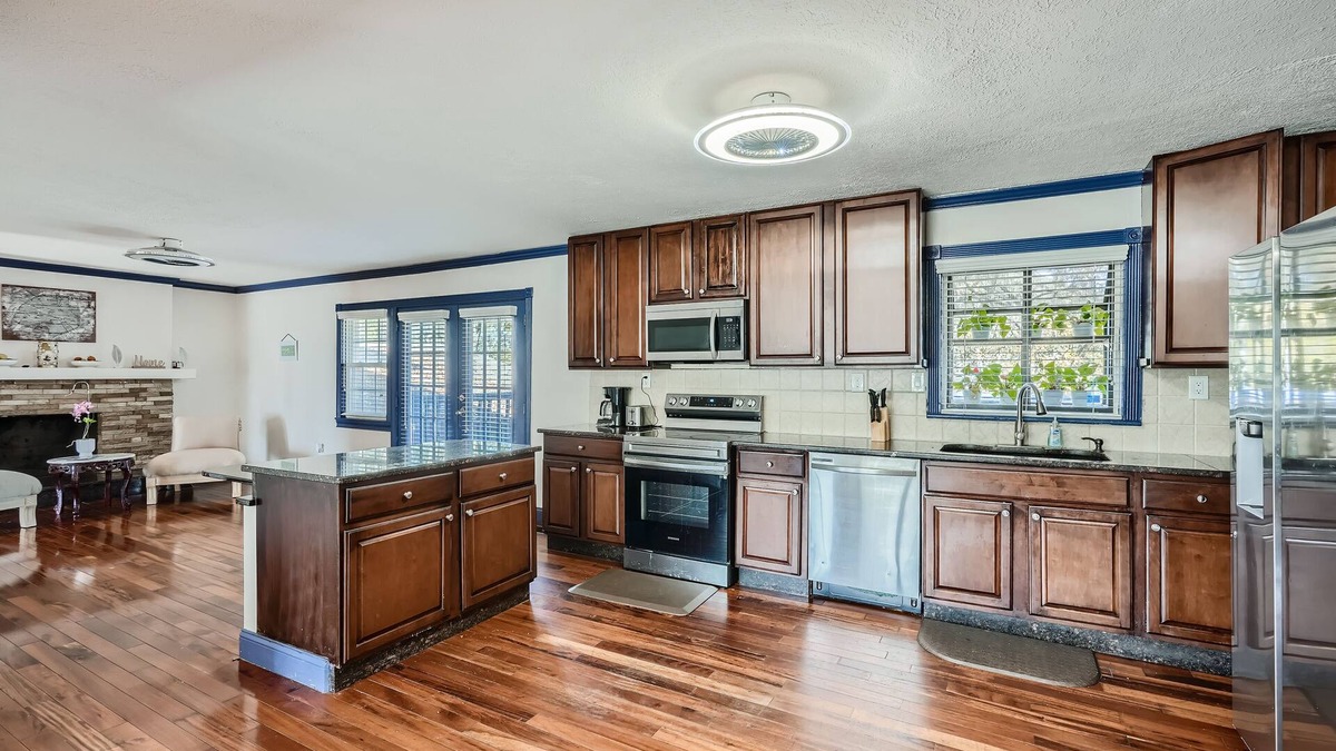 Loganville House | Newly renovated private house with huge backyard near City of Grayson.