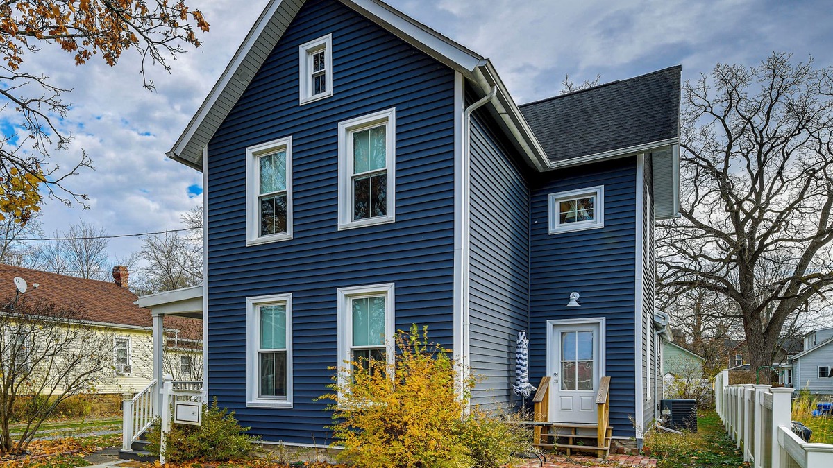 Tonawanda House | Newly Renovated Private Cottage Near Niagara River