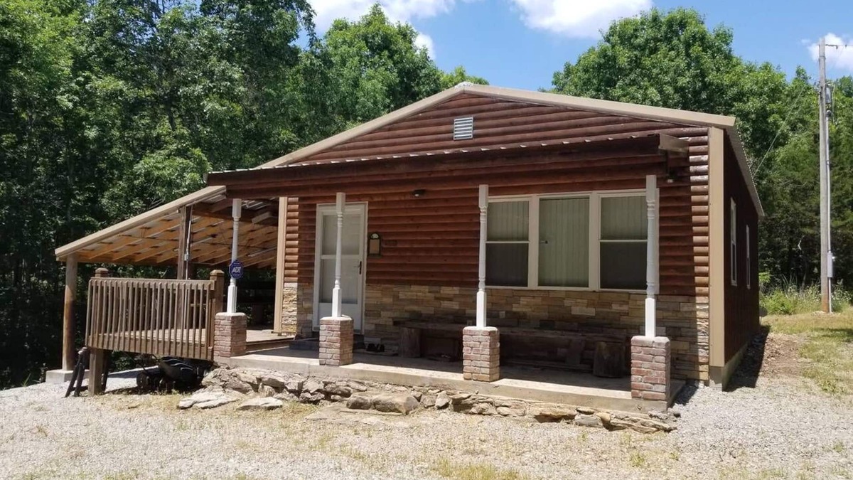 Deepwater Cabin | Newly Renovated Super Clean Cabin on Truman Lake Warsaw, Clinton, Bucksaw.