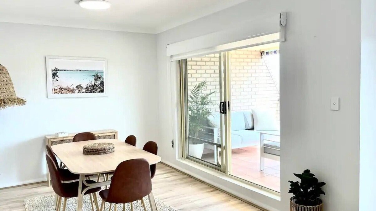 Gosford Apartment | Newly renovated top floor apartment with beautiful views and a pool to enjoy.
