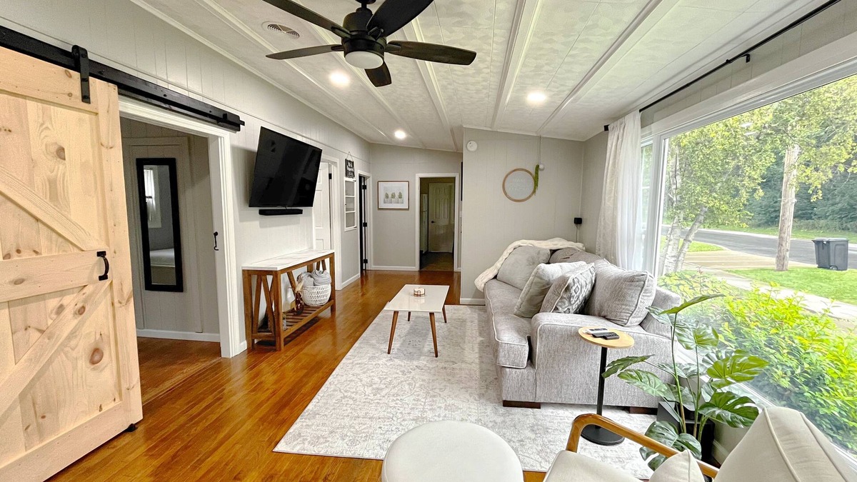 Alexandria Bay House | Newly Renovated Bright & Cozy Retreat