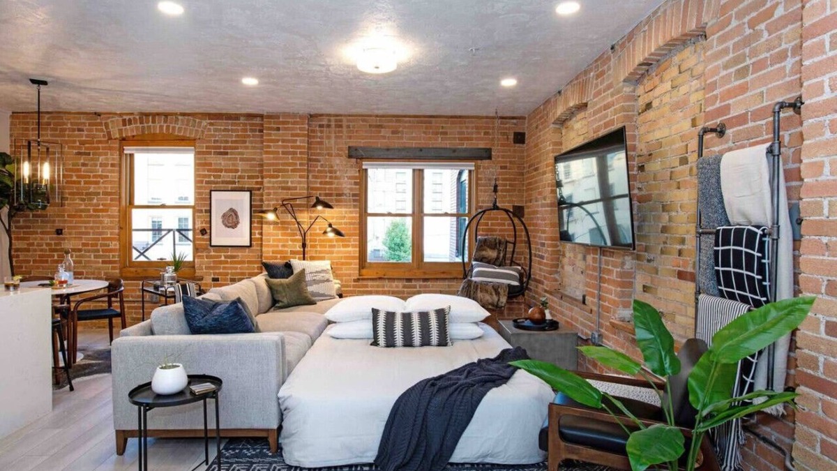 Rio Grande Apartment | Newly Renovated Industrial Modern Downtown Loft
