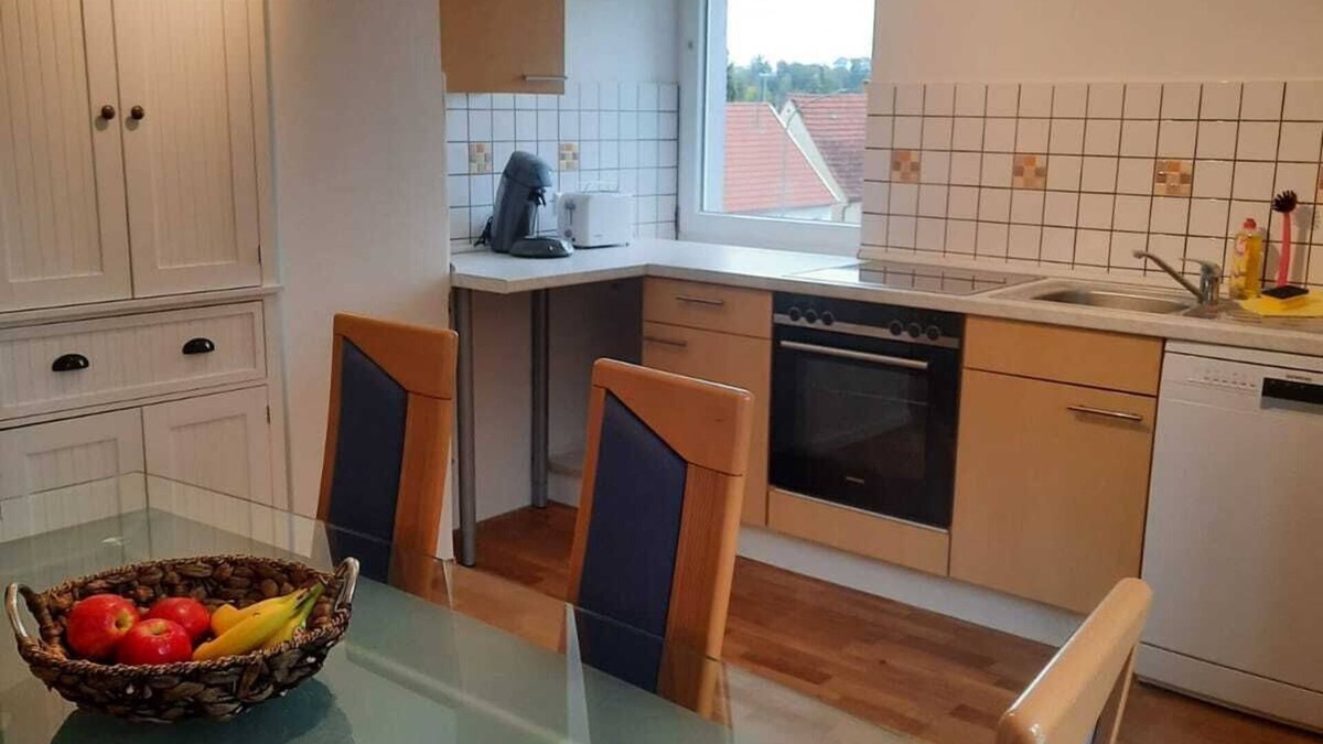 Guenzburg Apartment | Newly renovated vacation apartment (75 m²) for up to 7 people with free WiFi