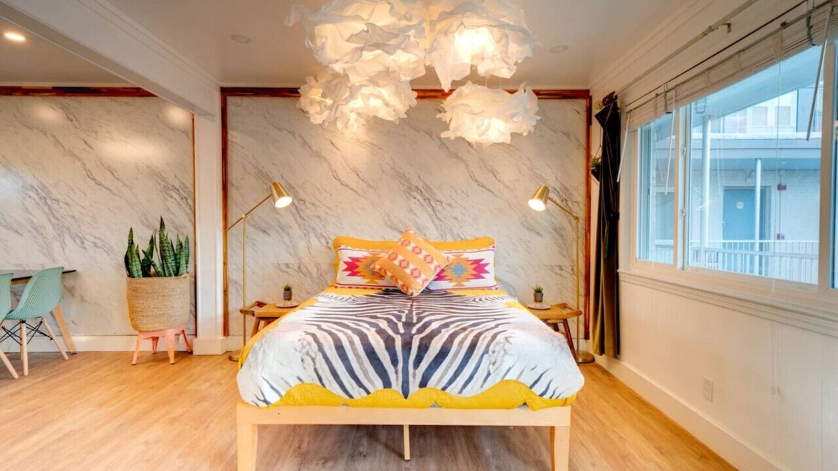 Woodland in Waverly Condo | NEWLY RENOVATED! Vibrant Exciting Nash Condo+ Pool