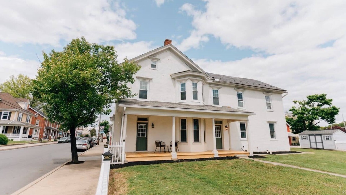 Mount Joy House | Newly Renovated, Vintage Inspired, Large 4 BR Home