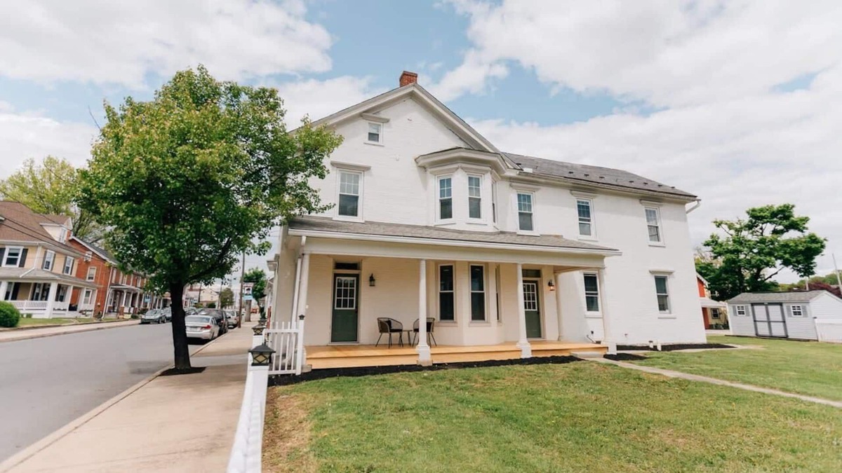 Mount Joy House | Newly Renovated, Vintage Inspired, Large 4 BR Home