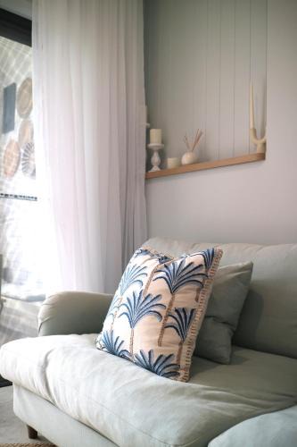 Palm Beach Apartment | Newly Renovated, walk to beach, jump in pool
