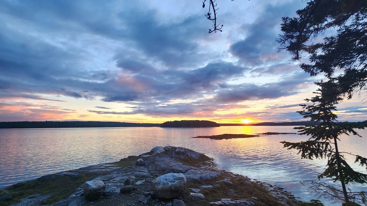 Sullivan House | Newly renovated waterfront cottage with spectacular sunset views