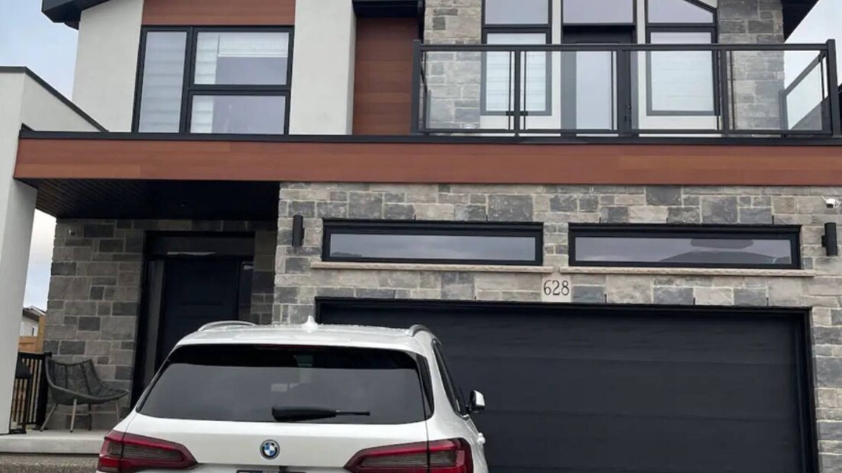 Doon South House | Newly renovated with full privacy home away home close Hwy 401