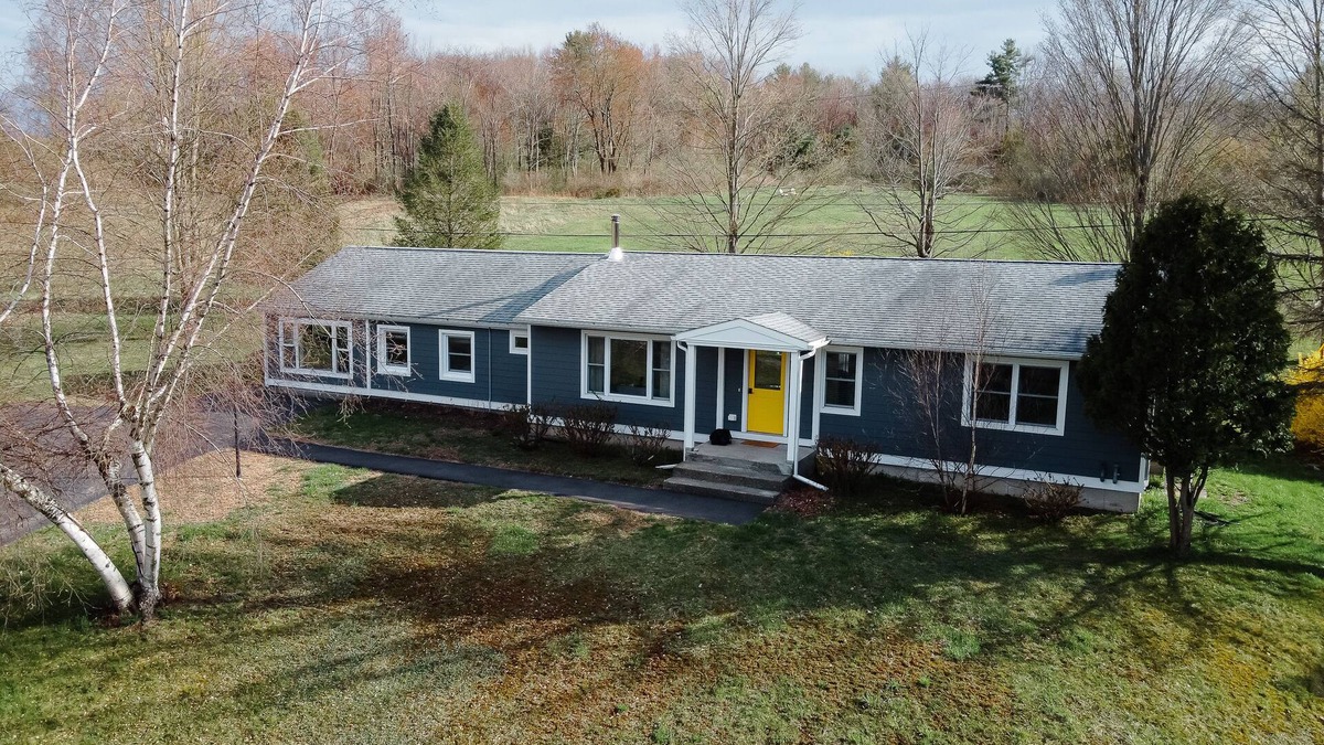 Ancram House | Newly Renovated "Yellow Door Ranch" on 7 acres sleeps 10