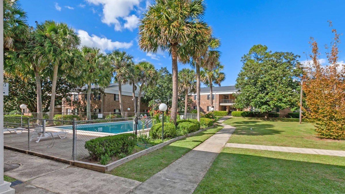 Palms West Condo | Newly renovatedTraditional Tally Charm 1 Mile From FSU Stadium
