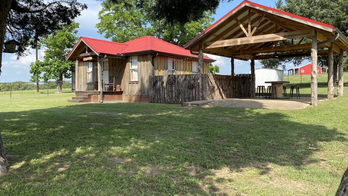 Cayuga Cabin | Newly Restored Family Cabin With a Relaxing Charm
