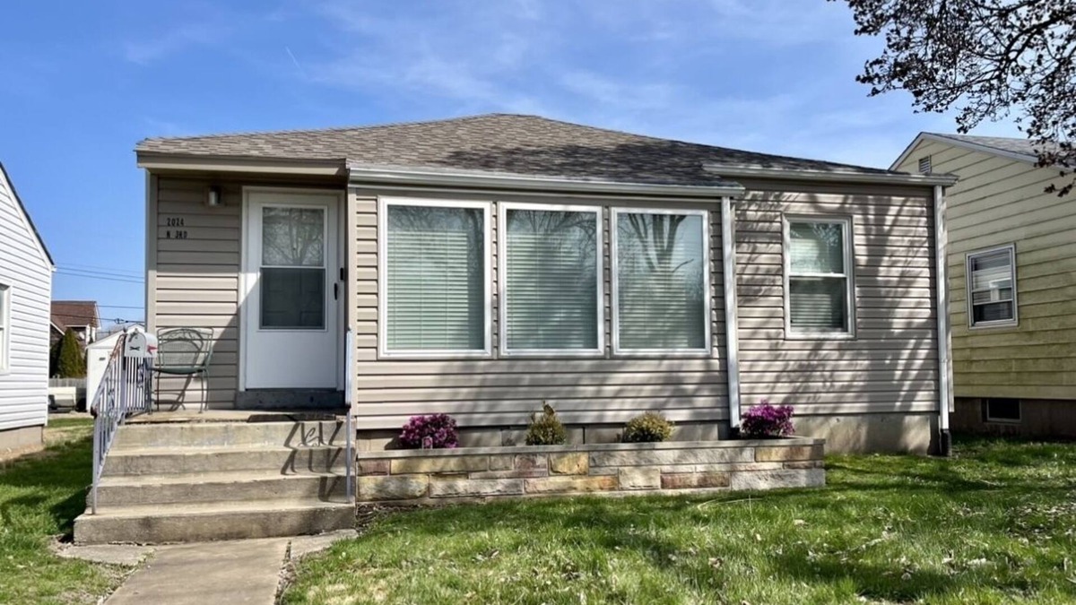 St. Charles House | Newly Updated Charming and Cozy Home near Historic Main Street in Frenchtown.