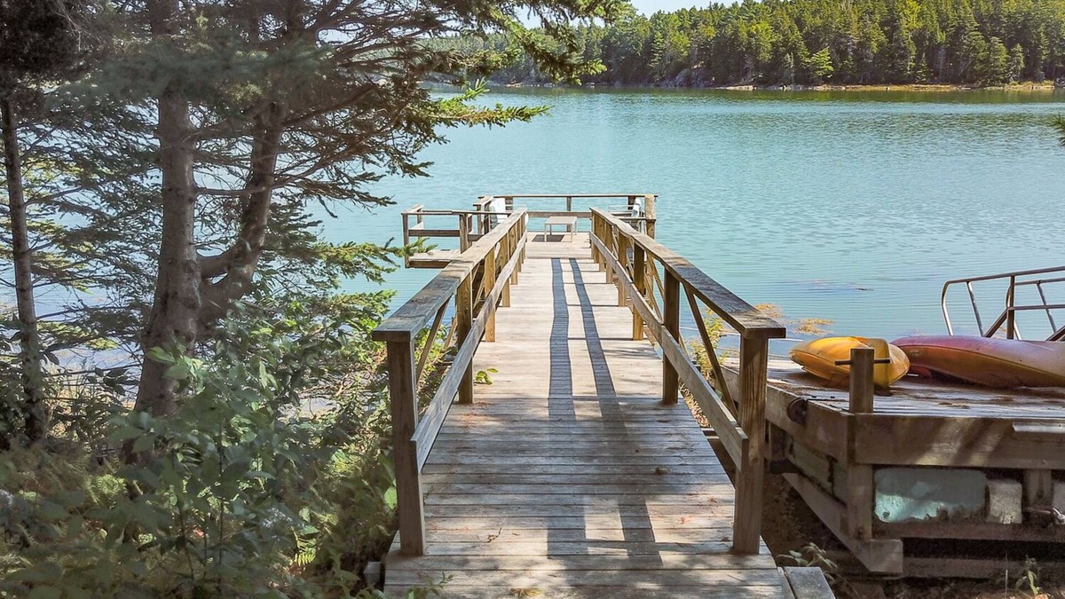Cushing Cottage | Newly updated cottage directly on Maple Juice Cove