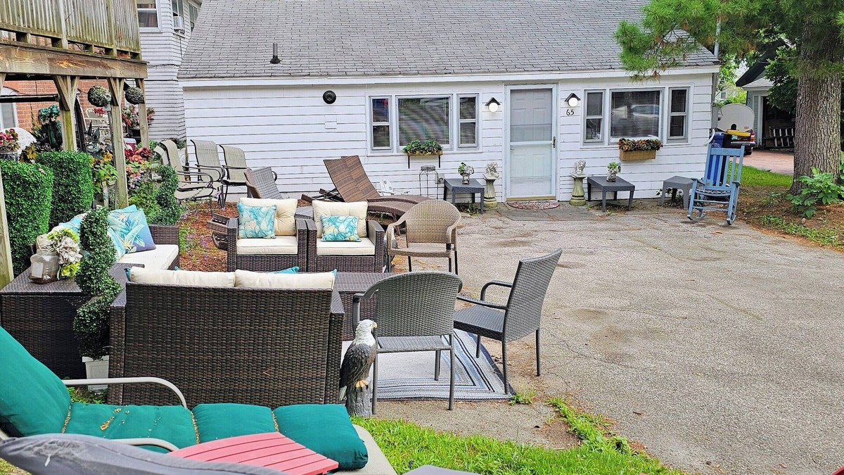 South End House | Newly Updated Cozy Home ~ Located Downtown, UVM, Hospital Includes 8 Bikes!