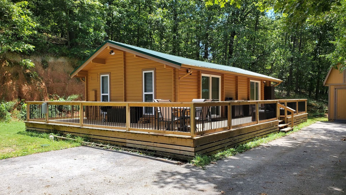 Rogers Cabin | Newly Updated Luxury Cabin on Beaver Lake