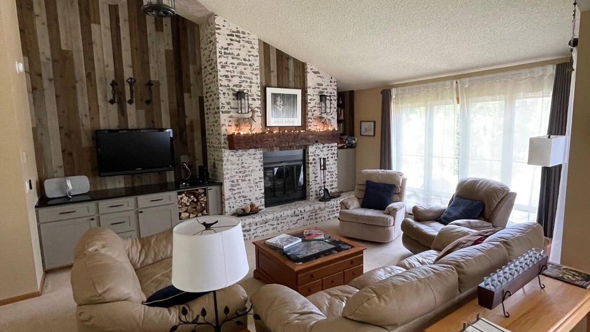 Fraser House | Newly Updated, Spacious 2 Bedroom + Bunk Room Condo with new modern kitchen