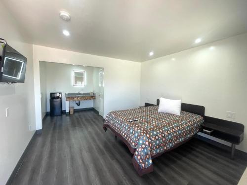 East Side Costa Mesa Hotel | Newport Bay Inn