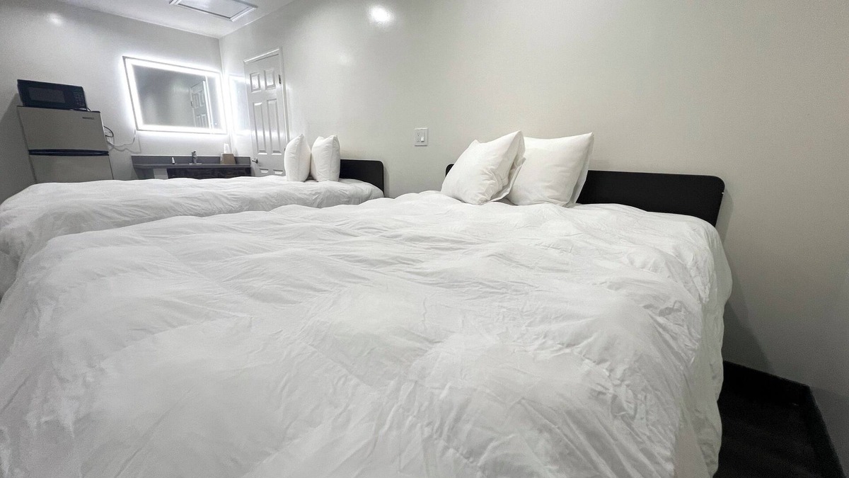 East Side Costa Mesa Hotel | Newport Bay Inn