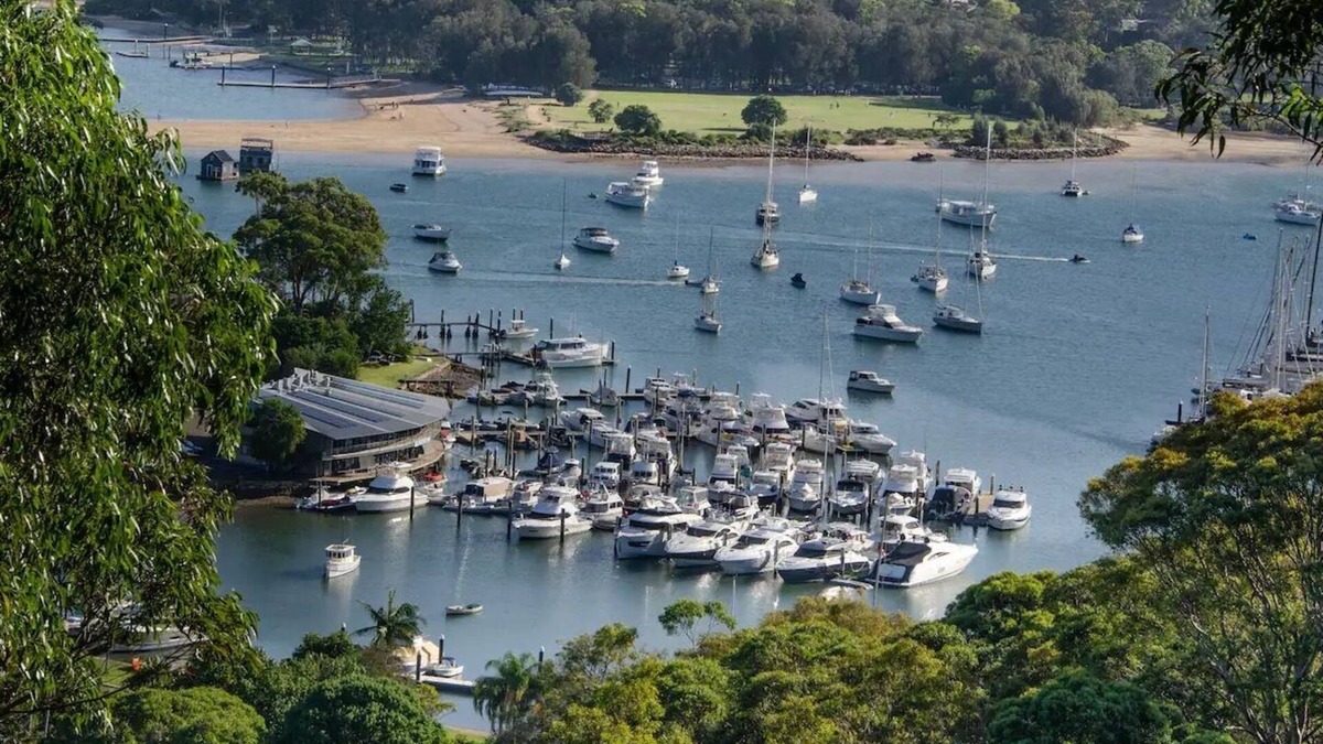 Newport House | Newport Beach and Bush Getaway With Great Views