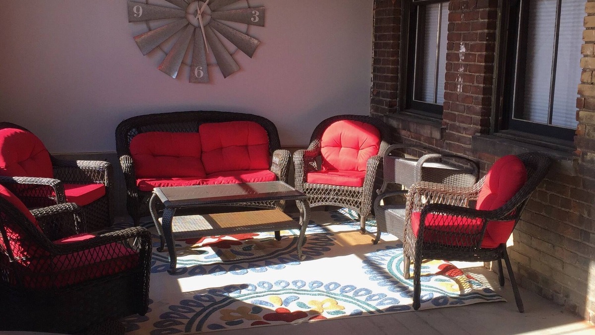 Newport Apartment | NEWPORT INN #5 - NO CLEANING FEES! FREE PARKING! WALK TO GAMES AND CONCERTS!